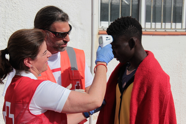 Cinco mujeres y un bebé entre los 61 inmigrantes rescatados y trasladados al Puerto de Motril 
